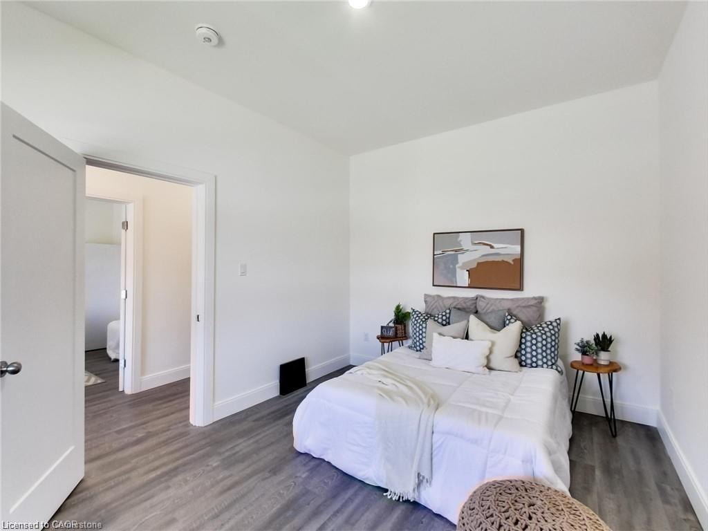 54 Fairview Avenue, Hamilton, ON - Indoor Photo Showing Bedroom