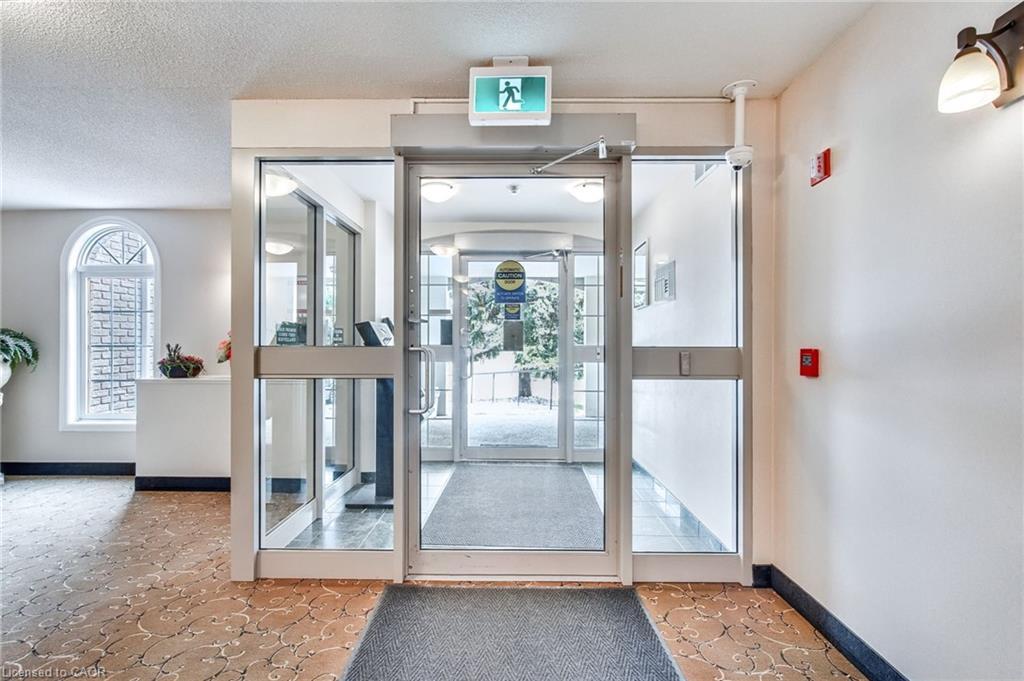 205-970 Golf Links Road, Ancaster, ON - Indoor Photo Showing Other Room