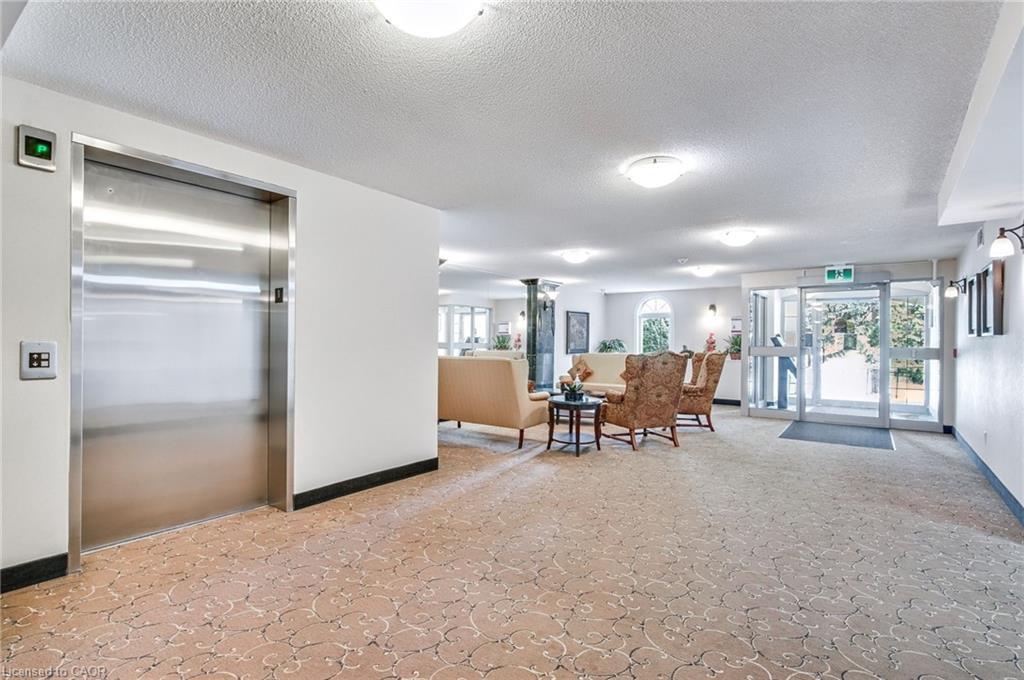 205-970 Golf Links Road, Ancaster, ON - Indoor Photo Showing Other Room