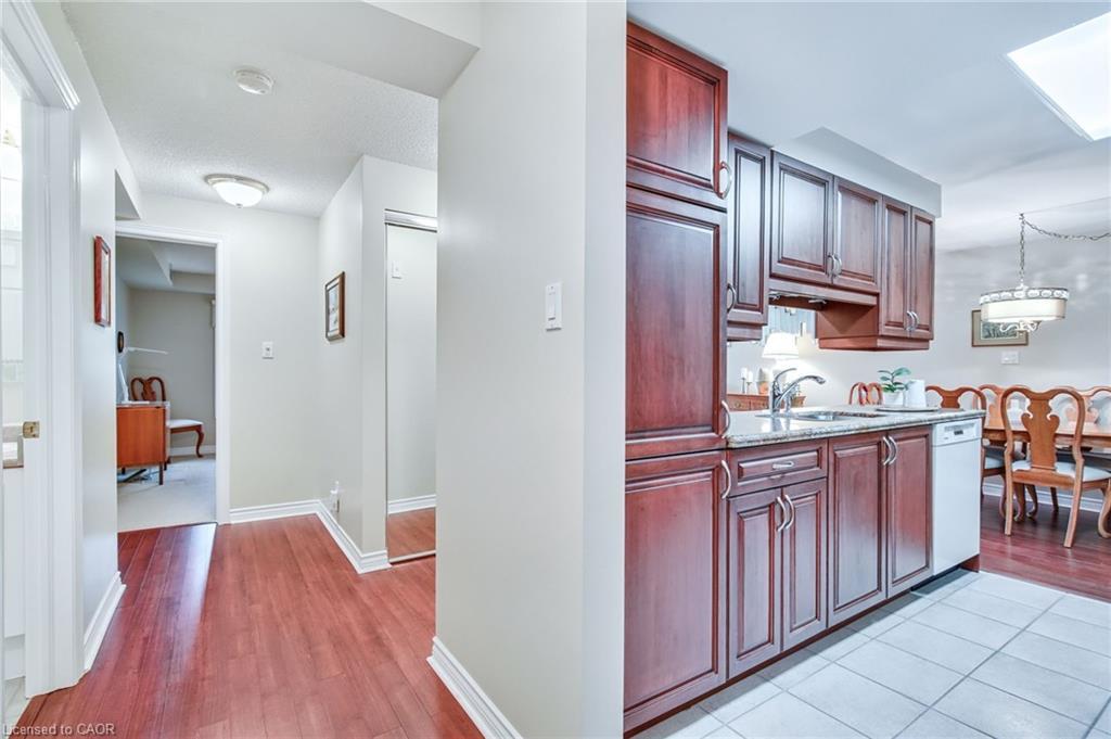205-970 Golf Links Road, Ancaster, ON - Indoor Photo Showing Kitchen