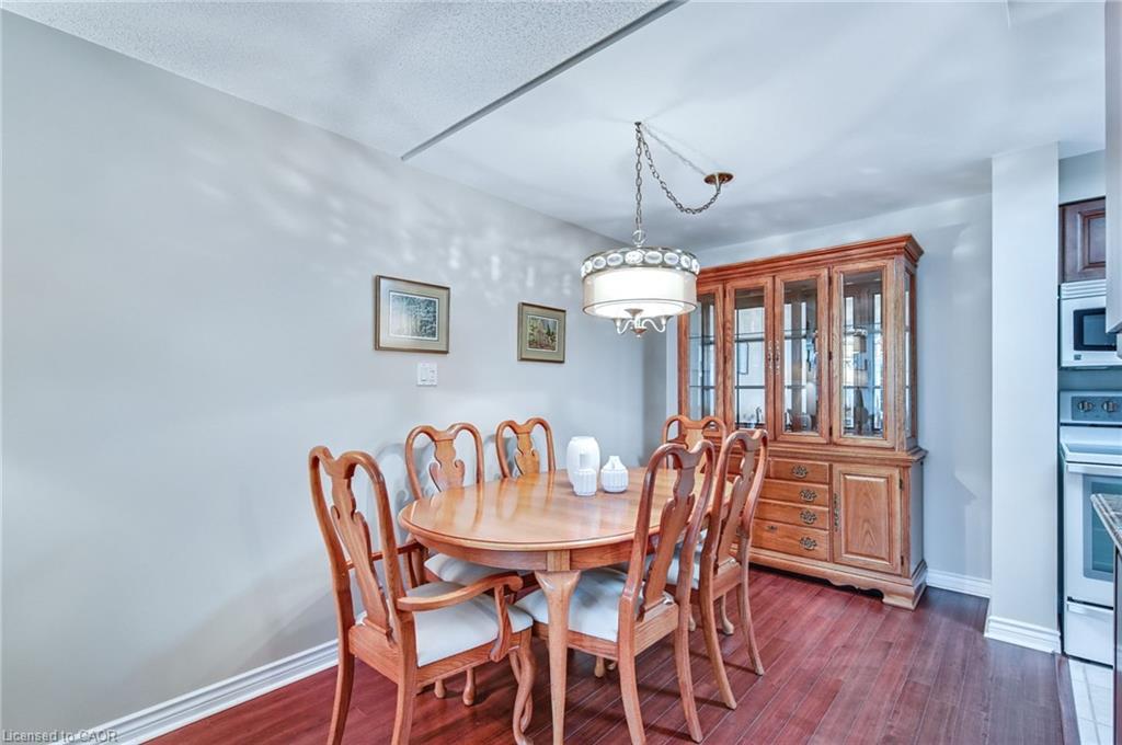 205-970 Golf Links Road, Ancaster, ON - Indoor Photo Showing Dining Room