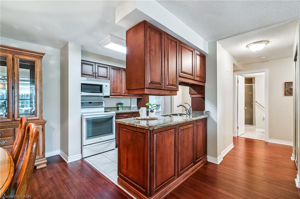 205-970 Golf Links Road, Ancaster, ON - Indoor Photo Showing Kitchen