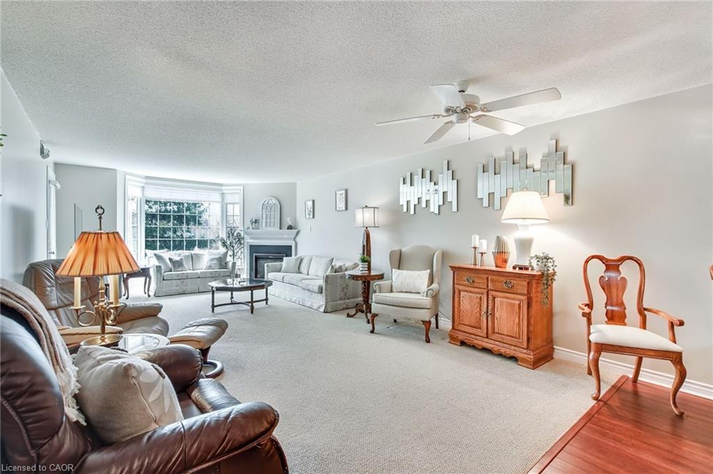 205-970 Golf Links Road, Ancaster, ON - Indoor Photo Showing Living Room