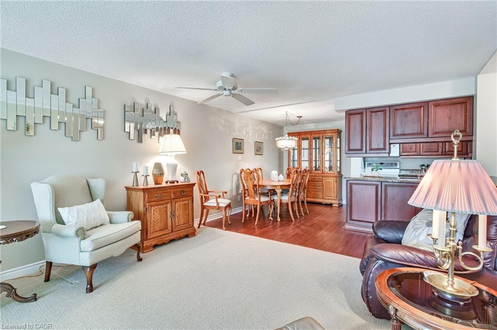 205-970 Golf Links Road, Ancaster, ON - Indoor Photo Showing Living Room
