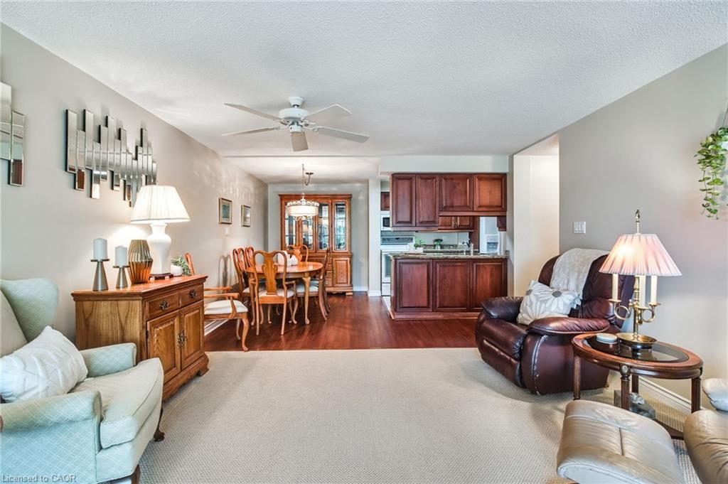 205-970 Golf Links Road, Ancaster, ON - Indoor Photo Showing Living Room