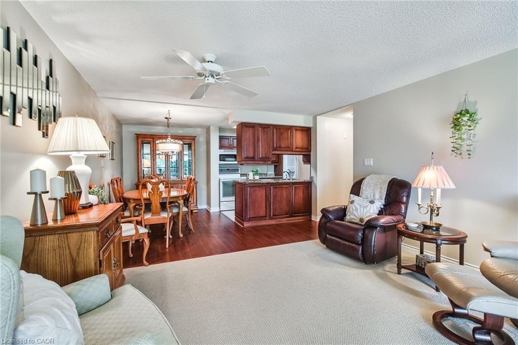 205-970 Golf Links Road, Ancaster, ON - Indoor Photo Showing Living Room