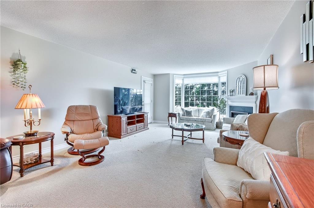 205-970 Golf Links Road, Ancaster, ON - Indoor Photo Showing Living Room