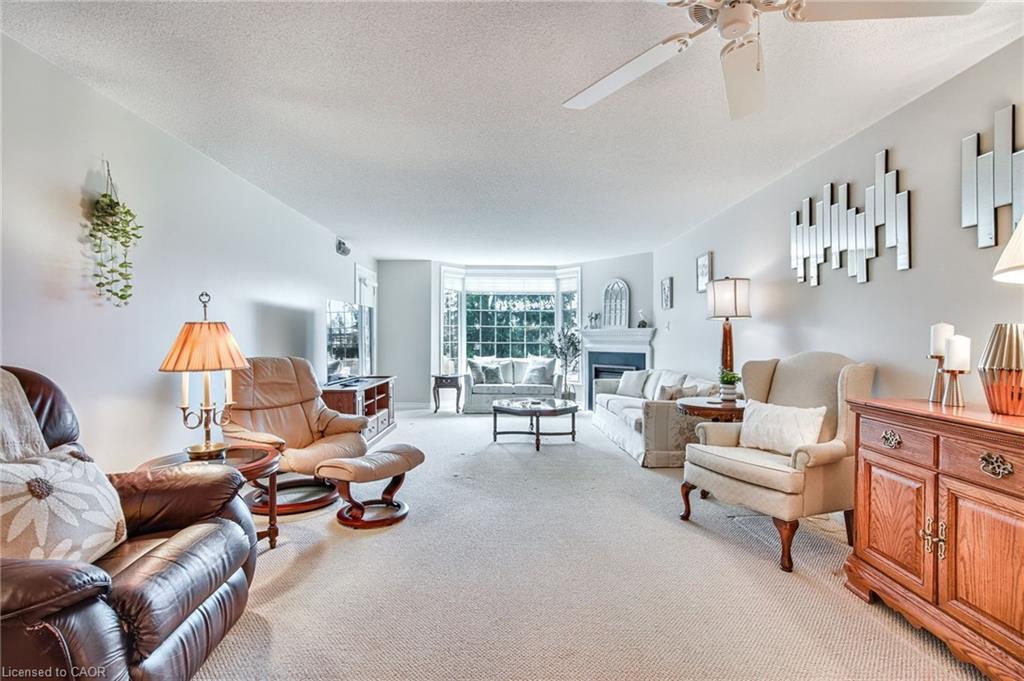 205-970 Golf Links Road, Ancaster, ON - Indoor Photo Showing Living Room