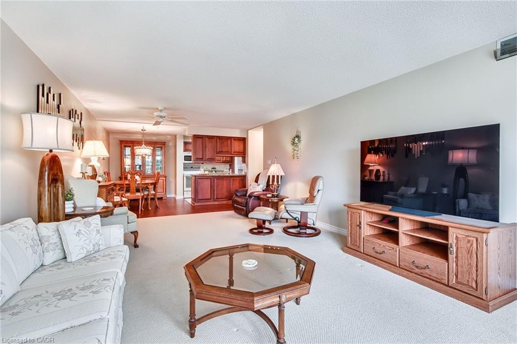 205-970 Golf Links Road, Ancaster, ON - Indoor Photo Showing Living Room