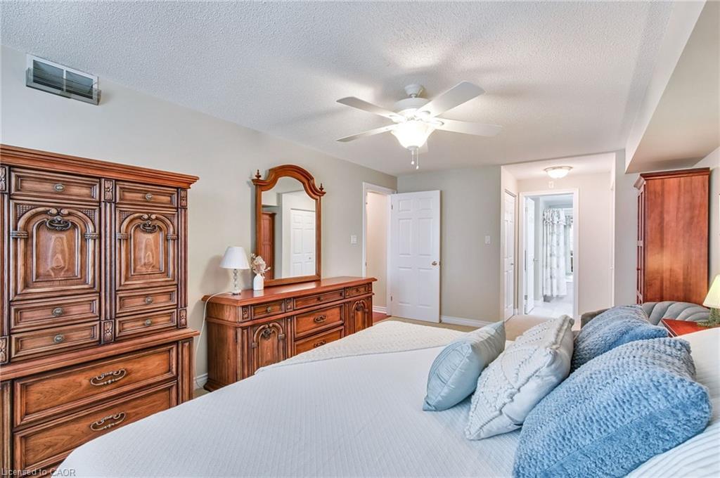 205-970 Golf Links Road, Ancaster, ON - Indoor Photo Showing Bedroom