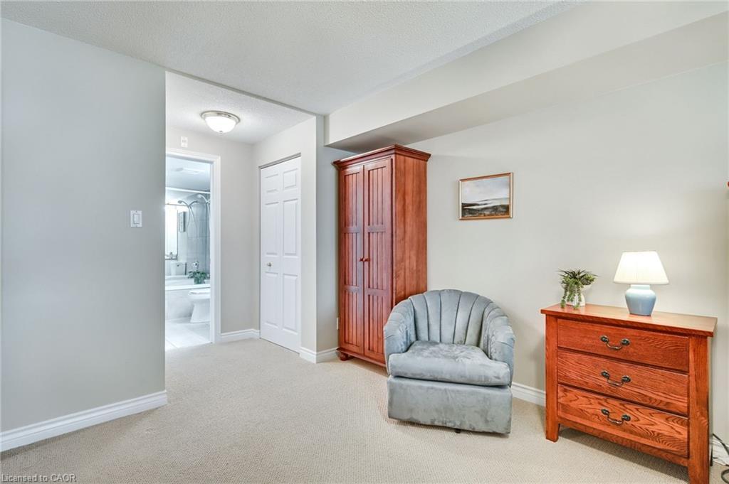 205-970 Golf Links Road, Ancaster, ON - Indoor