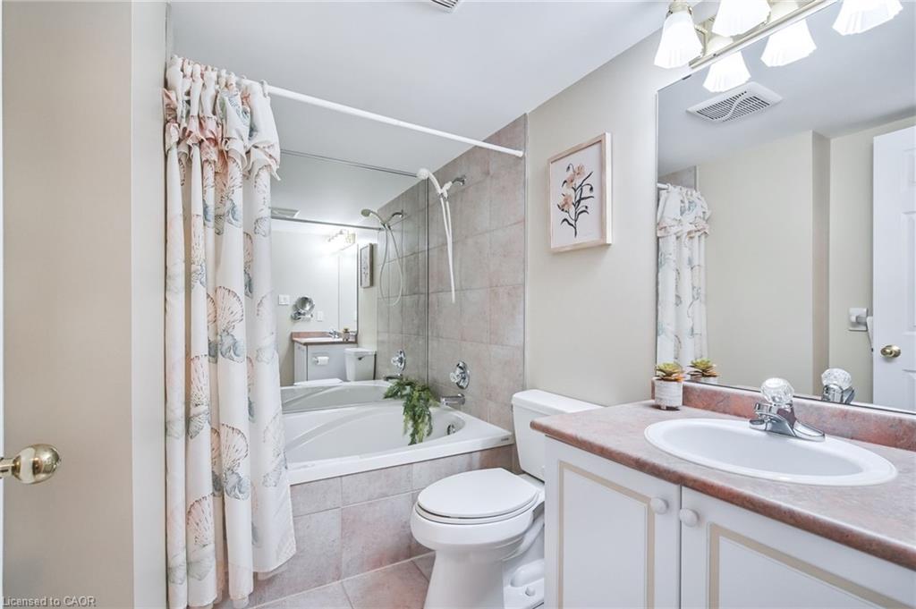 205-970 Golf Links Road, Ancaster, ON - Indoor Photo Showing Bathroom