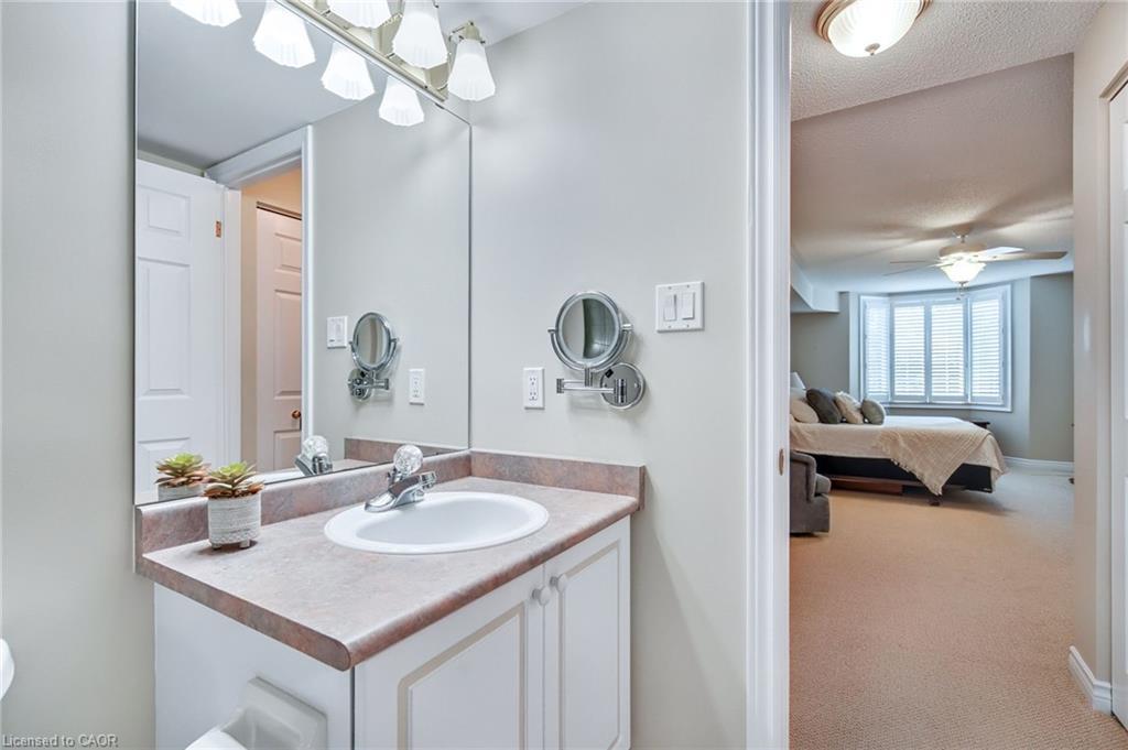 205-970 Golf Links Road, Ancaster, ON - Indoor Photo Showing Bathroom