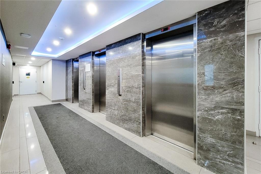 707-700 Dynes Road, Burlington, ON - Indoor Photo Showing Other Room