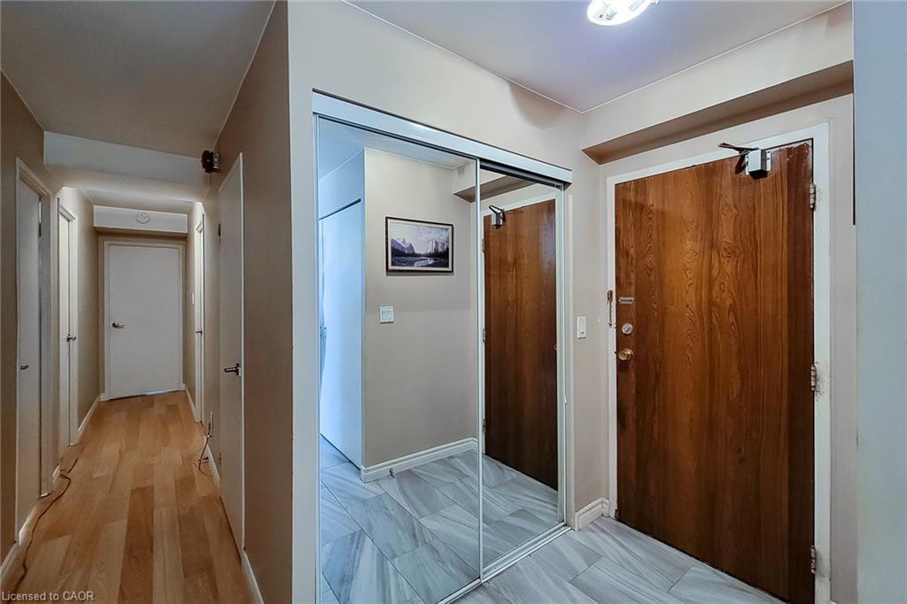 707-700 Dynes Road, Burlington, ON - Indoor Photo Showing Other Room