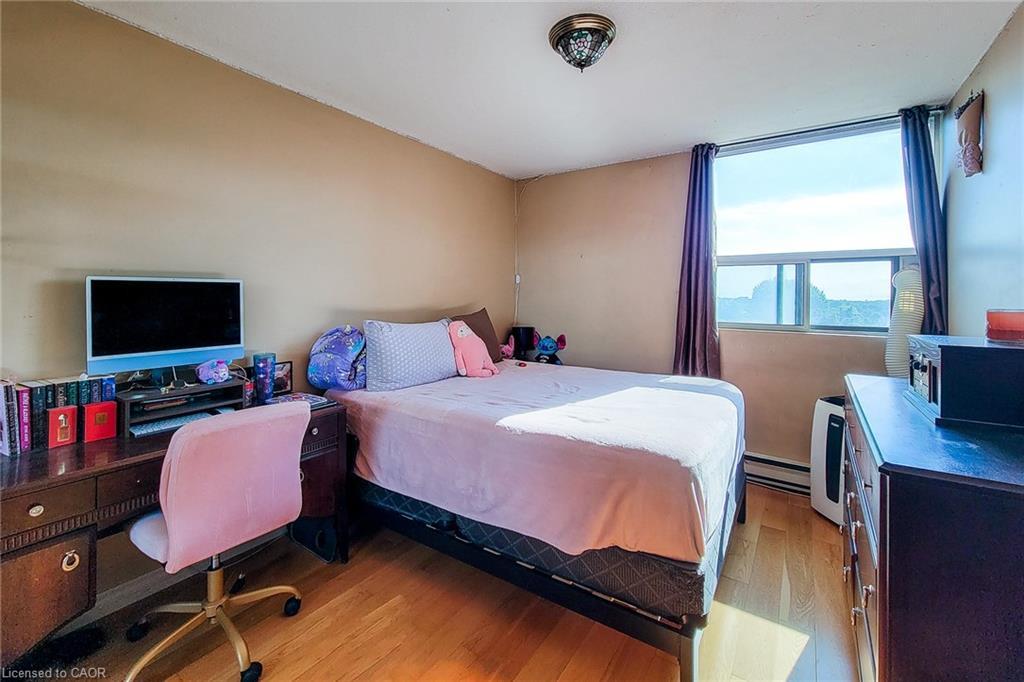 707-700 Dynes Road, Burlington, ON - Indoor Photo Showing Bedroom