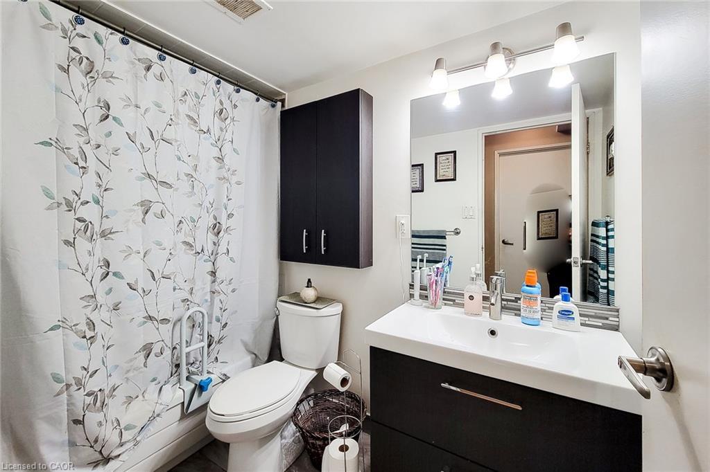 707-700 Dynes Road, Burlington, ON - Indoor Photo Showing Bathroom
