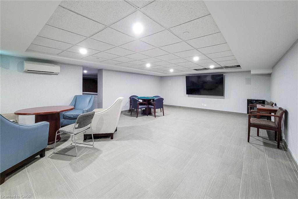 707-700 Dynes Road, Burlington, ON - Indoor