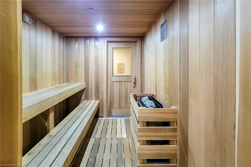 707-700 Dynes Road, Burlington, ON - Indoor Photo Showing Other Room