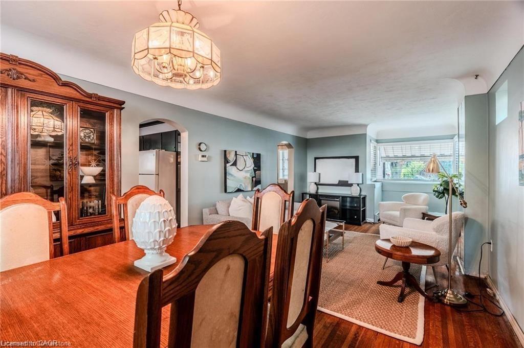 95 Paradise Road N, Hamilton, ON - Indoor Photo Showing Dining Room