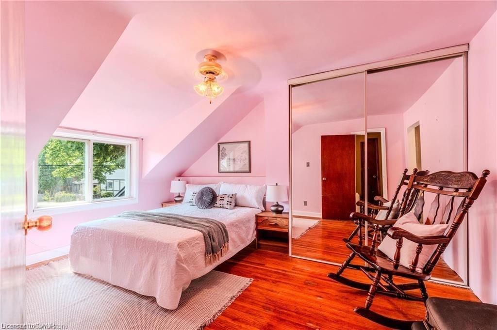 95 Paradise Road N, Hamilton, ON - Indoor Photo Showing Bedroom