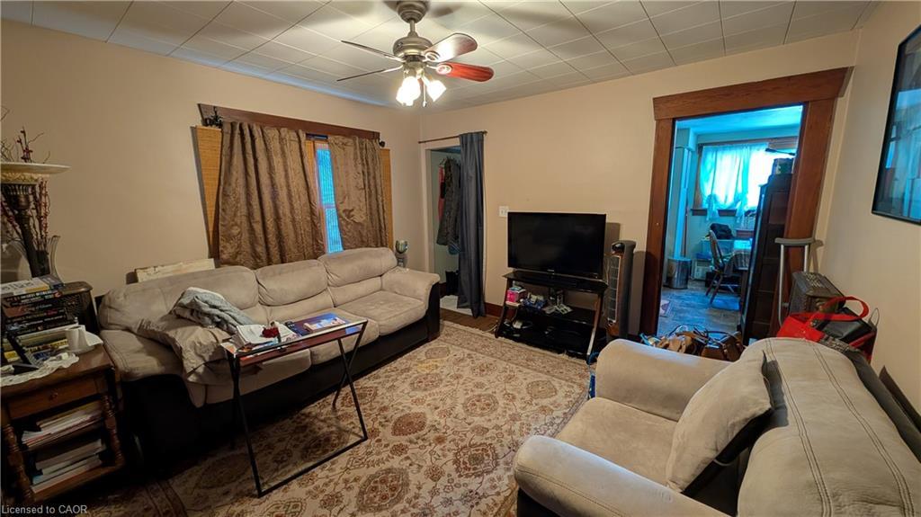 167 Balmoral Avenue S, Hamilton, ON - Indoor Photo Showing Living Room