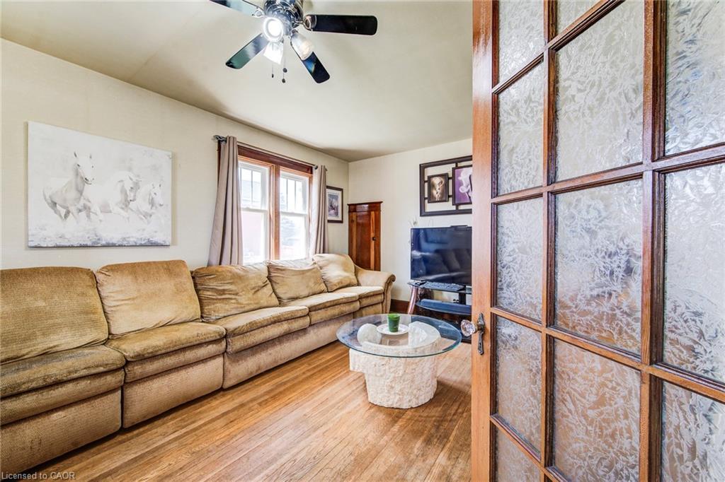 56 Albert Street E, Plattsville, ON - Indoor Photo Showing Living Room