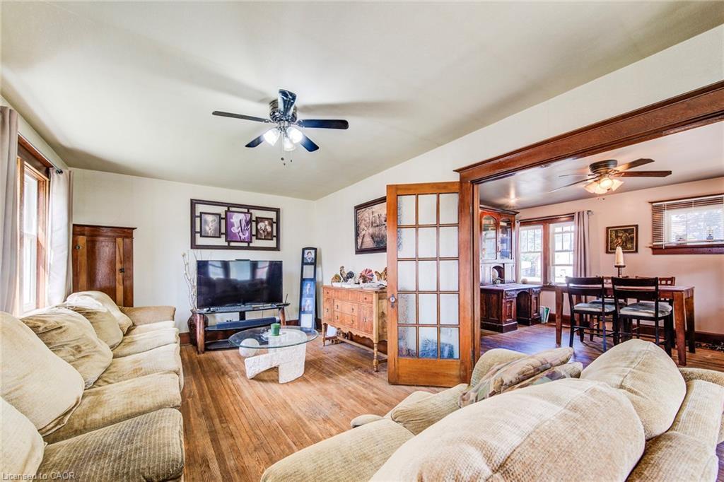 56 Albert Street E, Plattsville, ON - Indoor Photo Showing Living Room