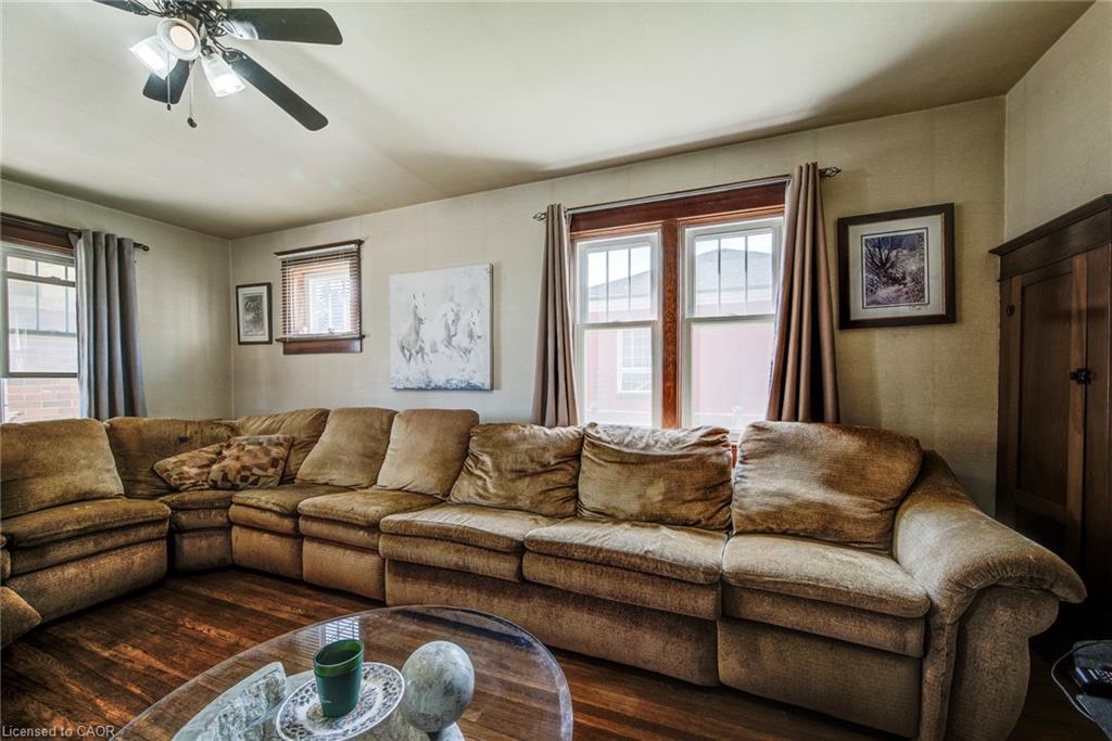 56 Albert Street E, Plattsville, ON - Indoor Photo Showing Living Room