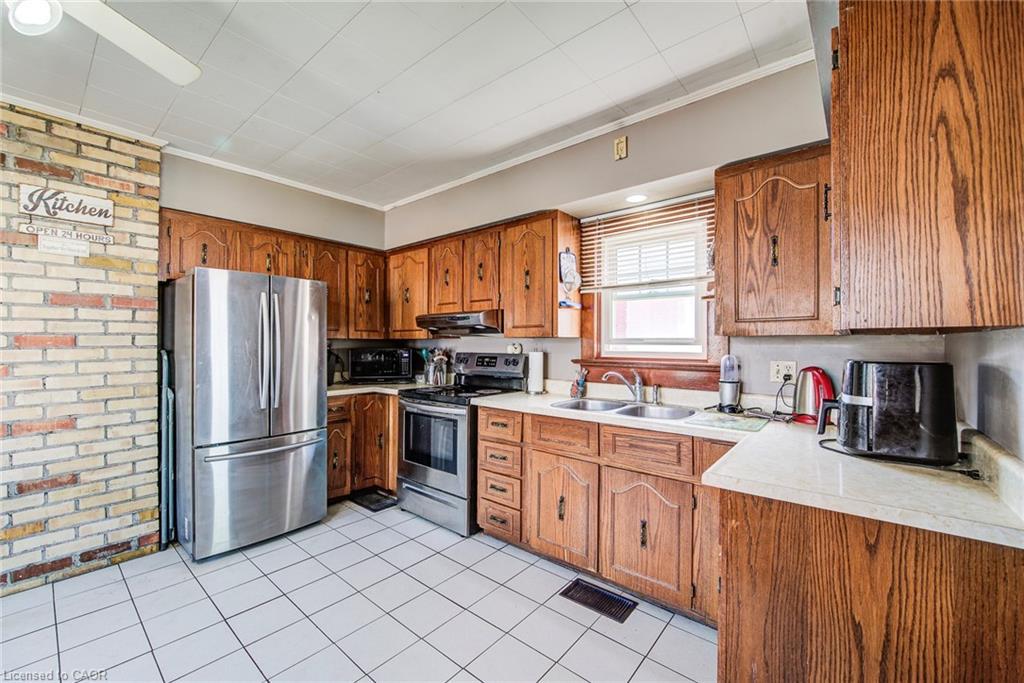 56 Albert Street E, Plattsville, ON - Indoor Photo Showing Kitchen With Double Sink