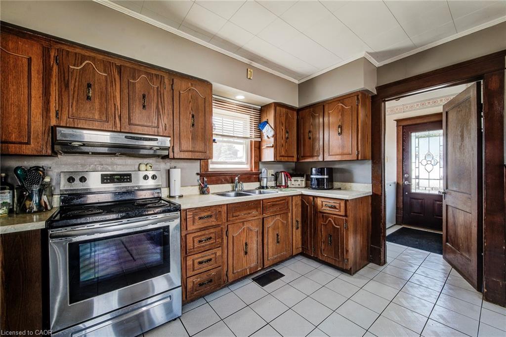 56 Albert Street E, Plattsville, ON - Indoor Photo Showing Kitchen With Double Sink