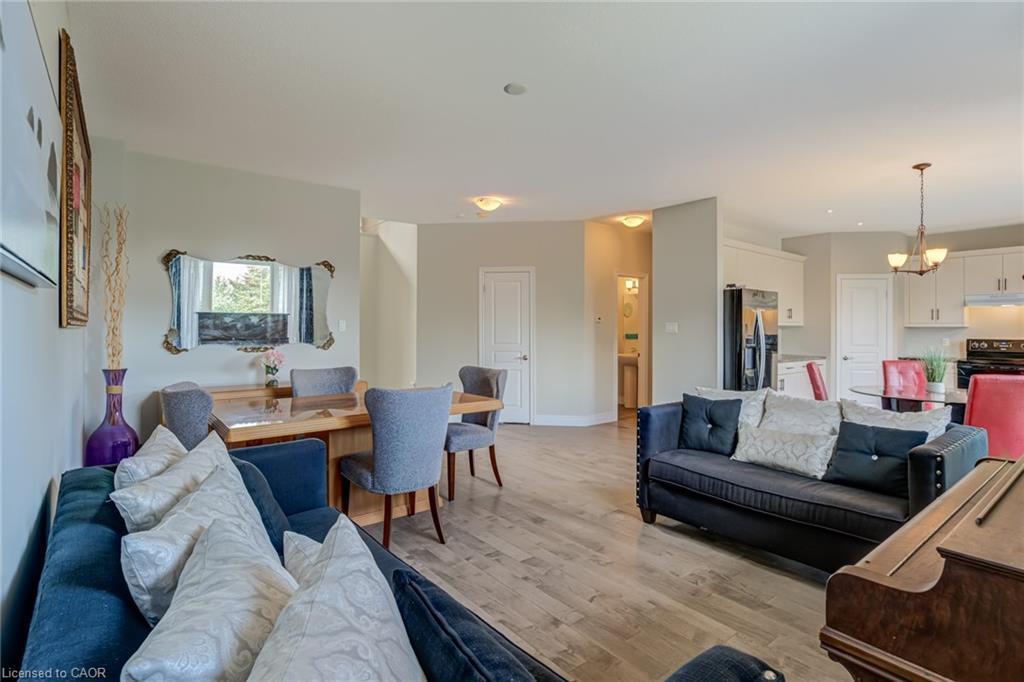 91 Taylor Drive, Grand Valley, ON - Indoor Photo Showing Living Room