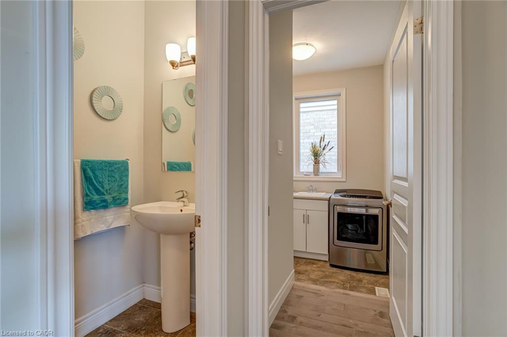91 Taylor Drive, Grand Valley, ON - Indoor Photo Showing Bathroom