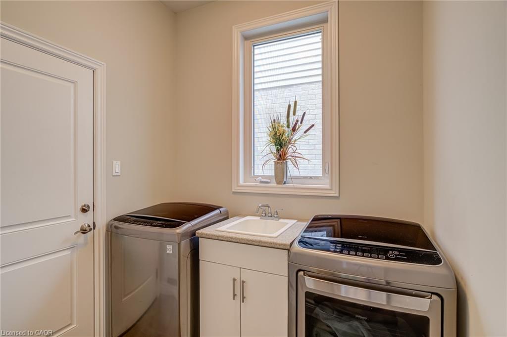 91 Taylor Drive, Grand Valley, ON - Indoor Photo Showing Laundry Room