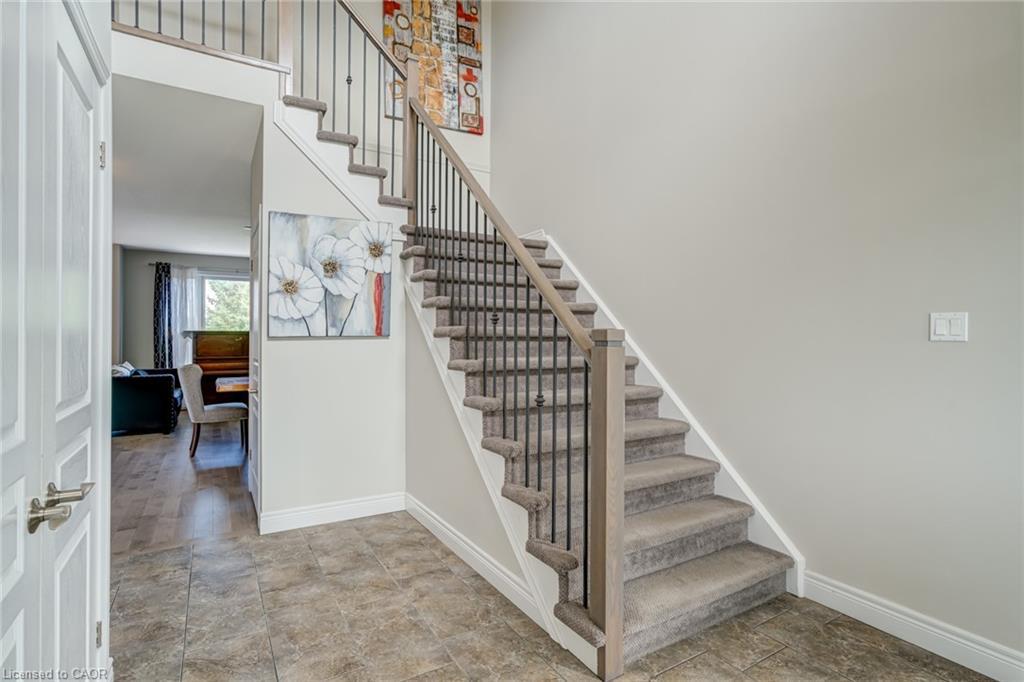 91 Taylor Drive, Grand Valley, ON - Indoor Photo Showing Other Room