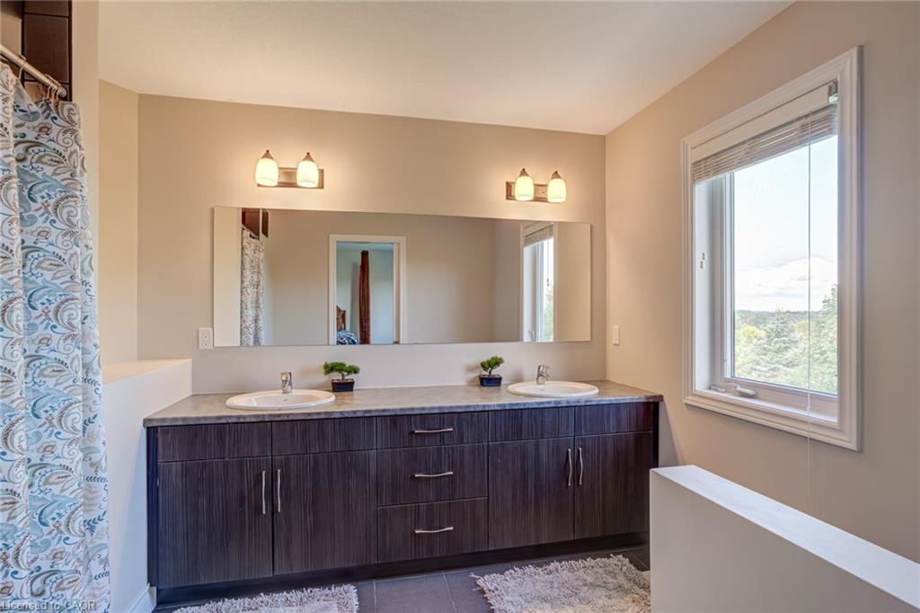 91 Taylor Drive, Grand Valley, ON - Indoor Photo Showing Bathroom