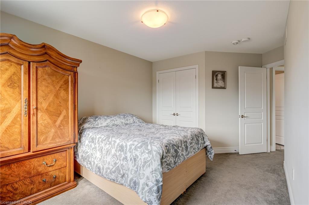 91 Taylor Drive, Grand Valley, ON - Indoor Photo Showing Bedroom