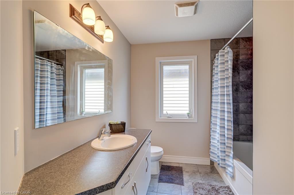 91 Taylor Drive, Grand Valley, ON - Indoor Photo Showing Bathroom