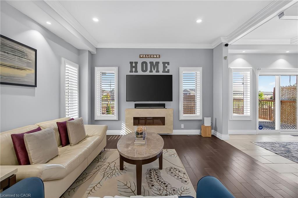 59 Netherwood Road, Kitchener, ON - Indoor Photo Showing Living Room