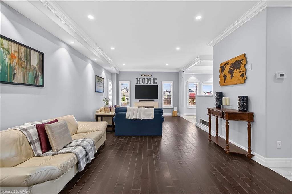 59 Netherwood Road, Kitchener, ON - Indoor Photo Showing Living Room