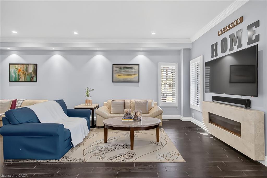 59 Netherwood Road, Kitchener, ON - Indoor Photo Showing Living Room