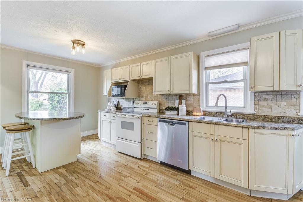 1216 De Quincy Crescent, Burlington, ON - Indoor Photo Showing Kitchen With Double Sink