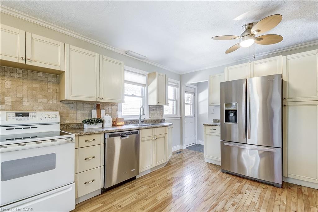 1216 De Quincy Crescent, Burlington, ON - Indoor Photo Showing Kitchen