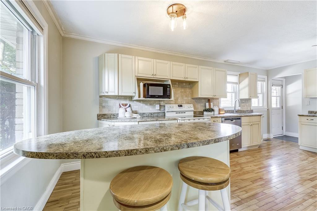 1216 De Quincy Crescent, Burlington, ON - Indoor Photo Showing Kitchen