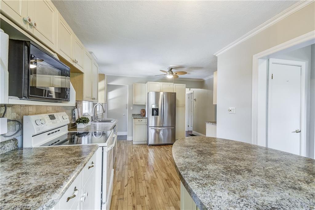 1216 De Quincy Crescent, Burlington, ON - Indoor Photo Showing Kitchen