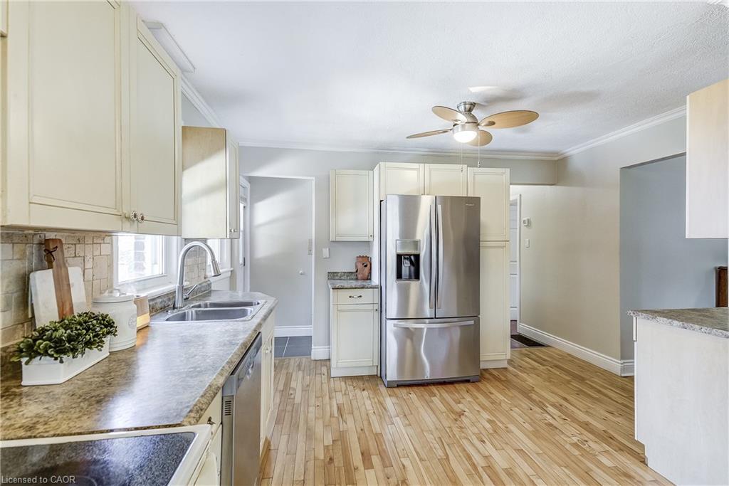 1216 De Quincy Crescent, Burlington, ON - Indoor Photo Showing Kitchen With Double Sink