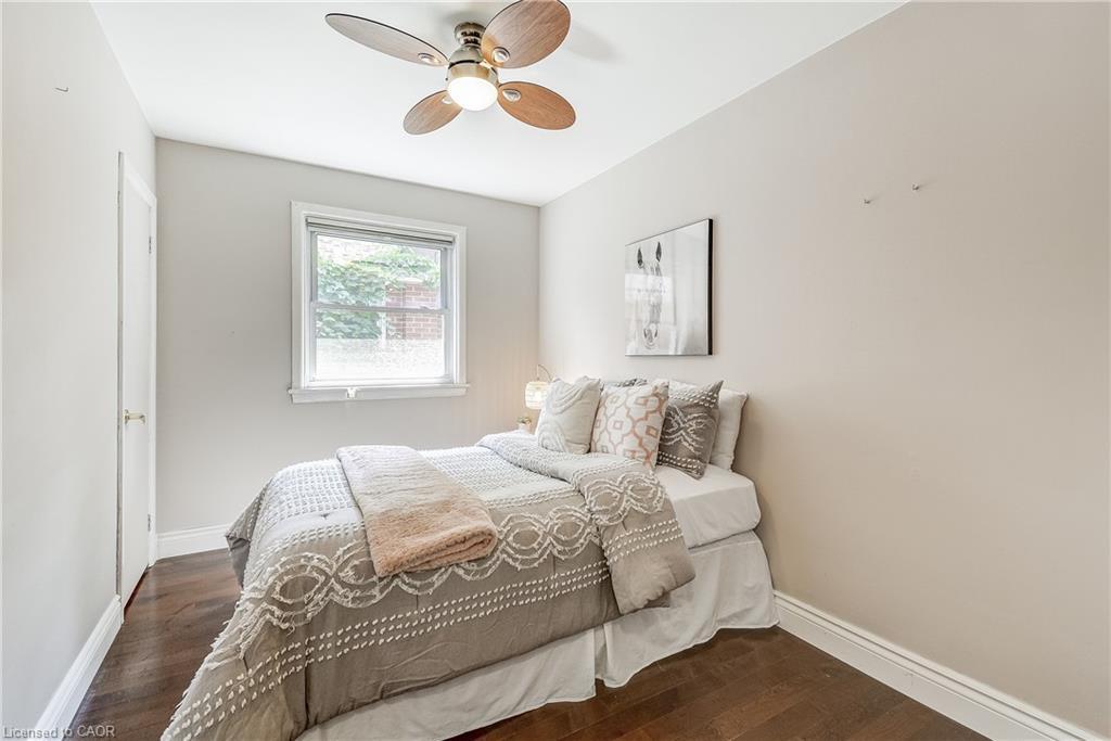 1216 De Quincy Crescent, Burlington, ON - Indoor Photo Showing Bedroom