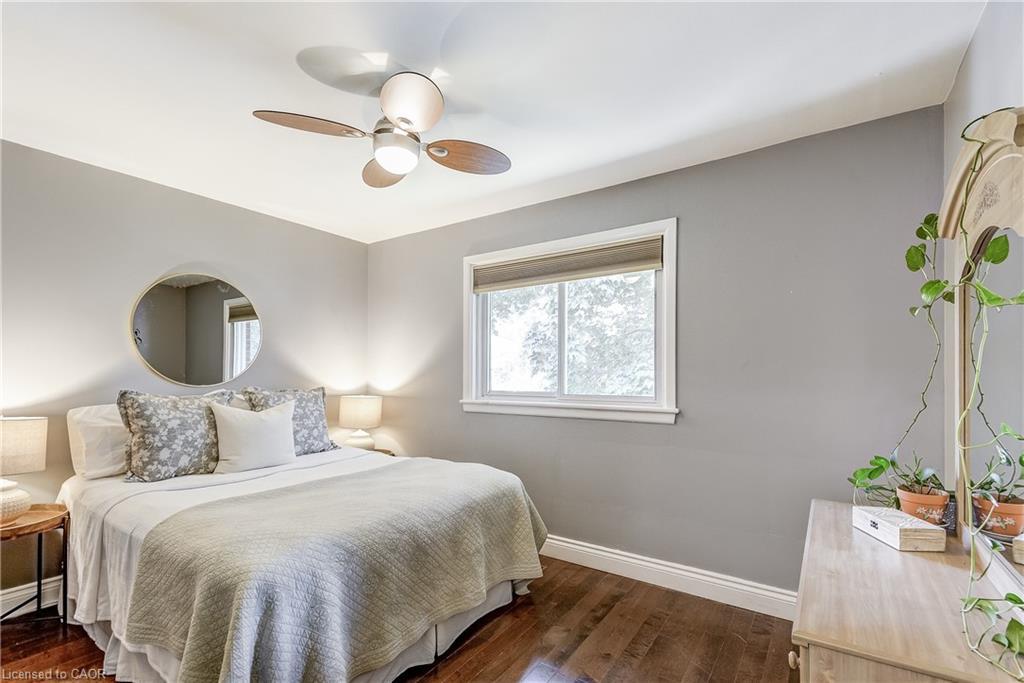 1216 De Quincy Crescent, Burlington, ON - Indoor Photo Showing Bedroom