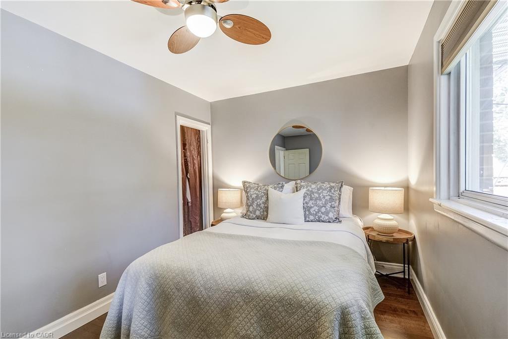 1216 De Quincy Crescent, Burlington, ON - Indoor Photo Showing Bedroom