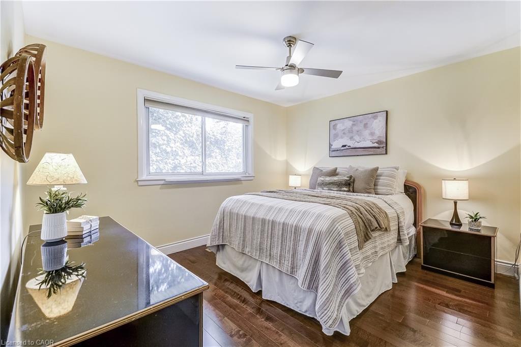 1216 De Quincy Crescent, Burlington, ON - Indoor Photo Showing Bedroom